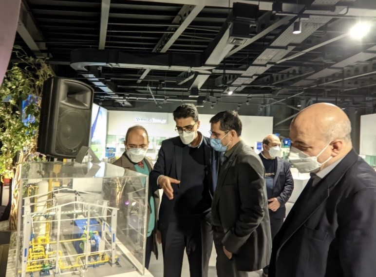 بازدید از نمایشگاه توانمندی‌های ملی کشور در حوزه فناوری نانو