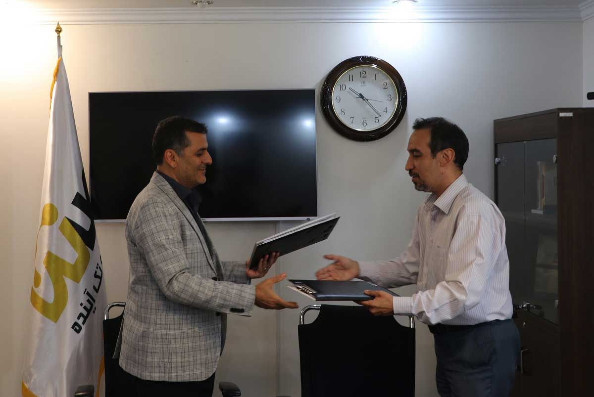 امضای قرارداد سرمایه‌گذاری هلدینگ دانش بنیان صنایع نانو تک آینده (صنتا) و شرکت دانش بنیان مارال پوشش نانو به منظور تولید پوشش‌های فوق آبگریز