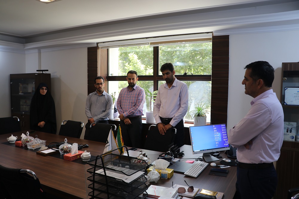 تجلیل از همکار خانم هلدینگ صنایع نلنو تک به مناسبت هفته عفاف و حجاب