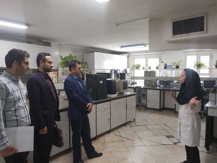 بازدید آقای دکتر معنوی مدیرعامل هلدینگ صنایع نانو تک آینده(صنتا) از پژوهشگاه رنگ