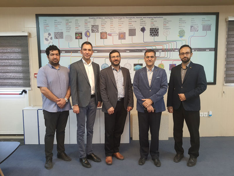 بازدید مدیرعامل هلدینگ دانش بنیان صنایع نانو تک آینده از شتابدهنده نانوپل