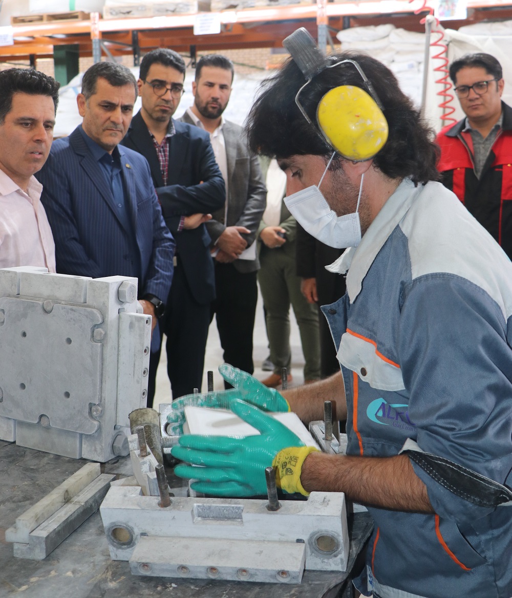 بازدید مدیران هلدینگ صنایع نانوتک آینده از شرکت اطلس سرام کویر