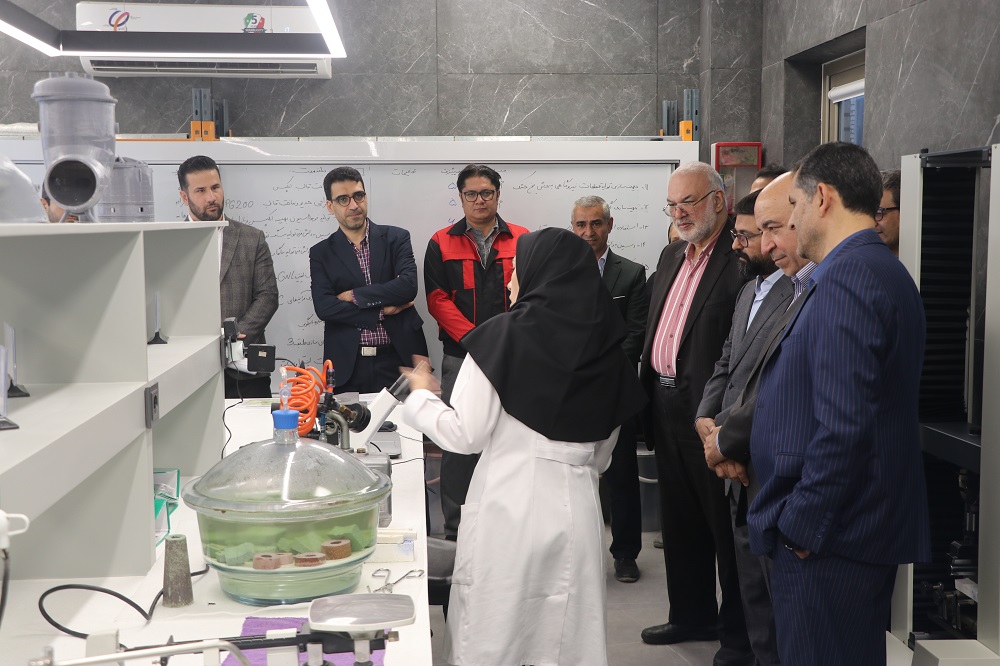 بازدید مدیران هلدینگ صنایع نانوتک آینده از شرکت اطلس سرام کویر