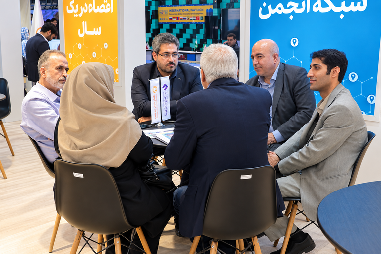 نشست هم‌اندیشی صنتا با تیم‌های نوآور در نمایشگاه اینوتکس